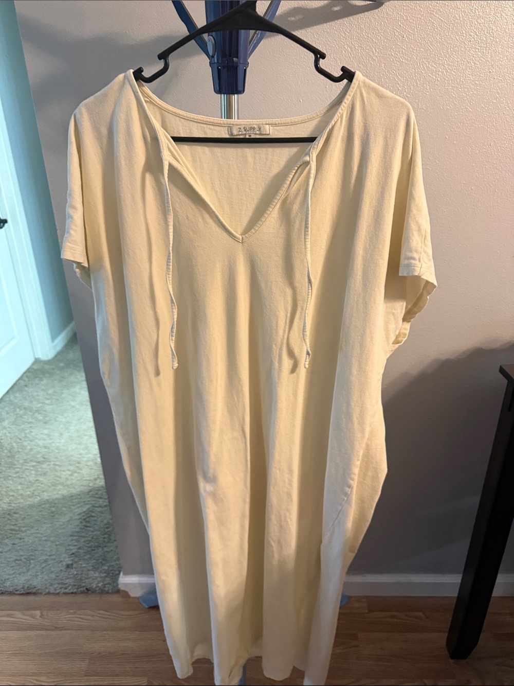 Z Supply V-Neck Short Sleeve Tunic in Pale Yellow